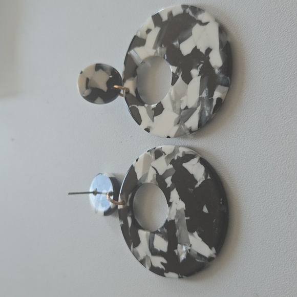 Earrings - Picture 4 of 4